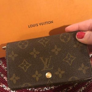 MAKE AN OFFER! MORE PICS Louis Vuitton portemonnie